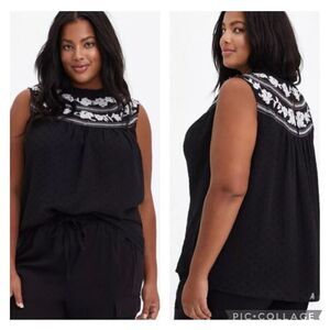 TORRID Top Size 1 (1X) Black White Clip Dot Embroidered Chiffon Sleeveless EUC
